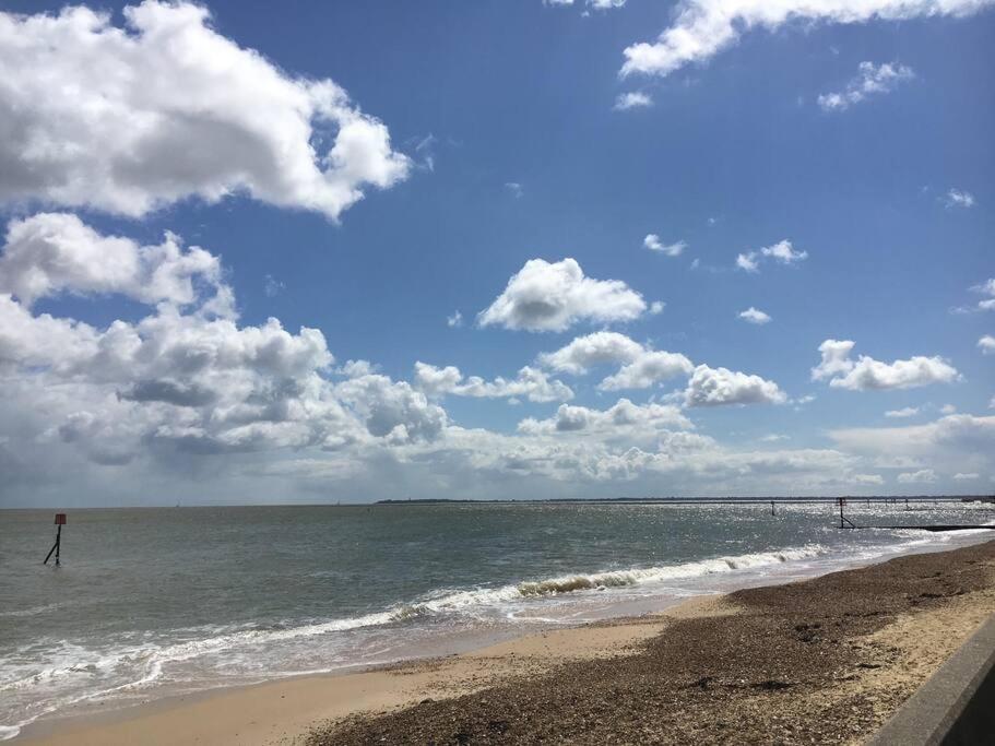 Gordon Villa - A Seaside Escape Harwich Exteriör bild